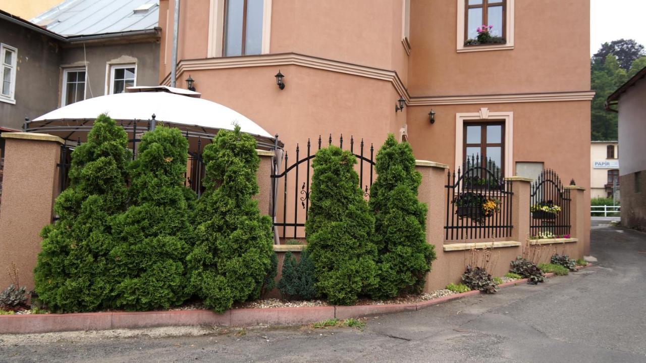 U Salonu Virginia Apartment Česká Kamenice Bagian luar foto